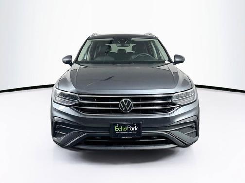Platinum Gray Metallic 2023 Volkswagen Tiguan 2.0T SE