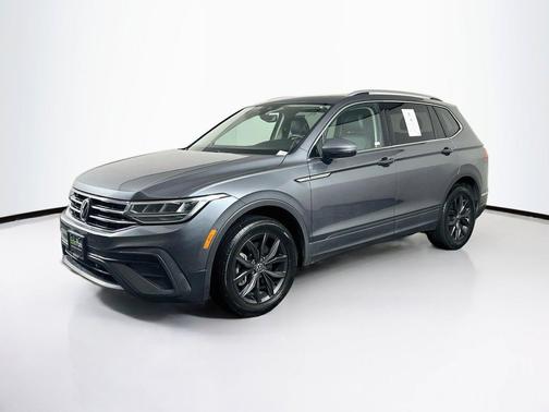 Platinum Gray Metallic 2023 Volkswagen Tiguan 2.0T SE
