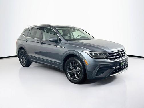 Platinum Gray Metallic 2023 Volkswagen Tiguan 2.0T SE