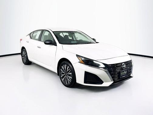 Pearl White Tricoat 2024 Nissan Altima 2.5 SV