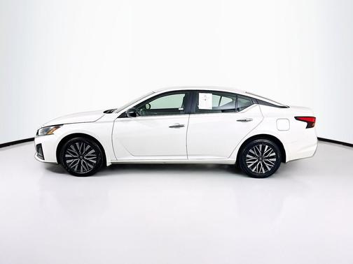Pearl White Tricoat 2024 Nissan Altima 2.5 SV