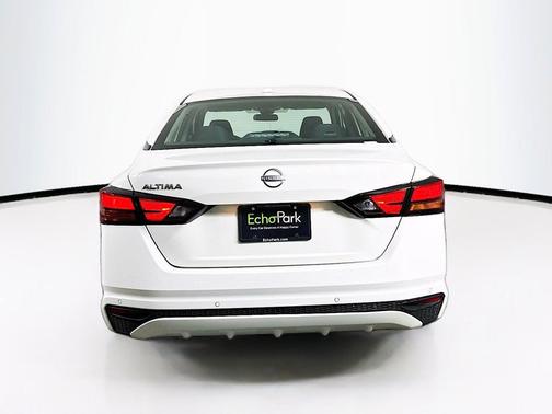 Glacier White 2025 Nissan Altima SV