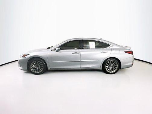 Iridium 2024 Lexus ES 300h Ultra Luxury
