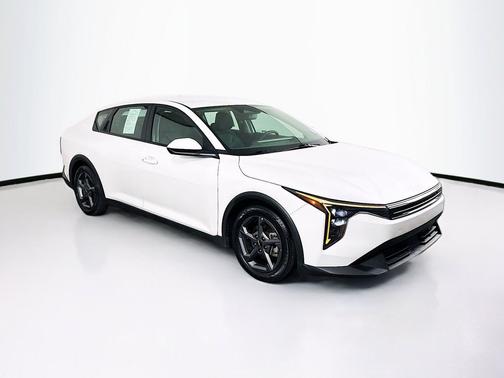 Snow White Pearl 2025 Kia K4 LXS
