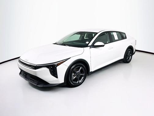 Snow White Pearl 2025 Kia K4 LXS