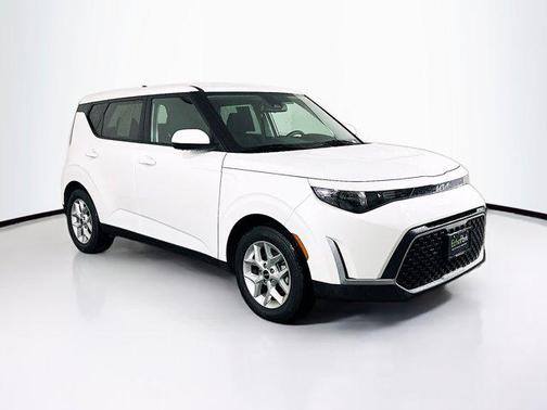 Snow White Pearl 2025 Kia Soul LX