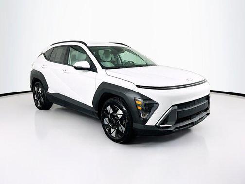 Atlas White 2025 Hyundai KONA SEL