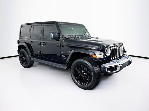 Black Clearcoat 2022 Jeep Wrangler Unlimited Sahara