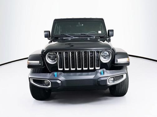 Black Clearcoat 2022 Jeep Wrangler Unlimited Sahara
