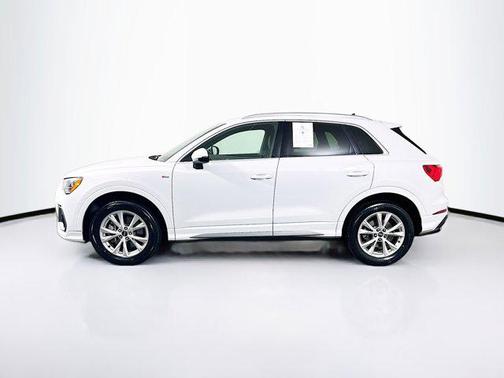 2022 Audi Q3 45 S line Premium