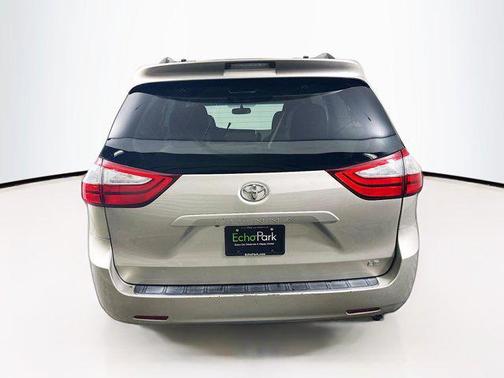 2015 Toyota Sienna LE
