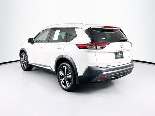 Pearl White Tricoat 2023 Nissan Rogue SL