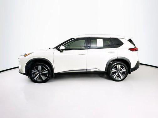 Pearl White Tricoat 2023 Nissan Rogue SL