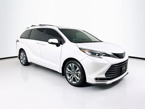 2022 Toyota Sienna Platinum 7 Passenger