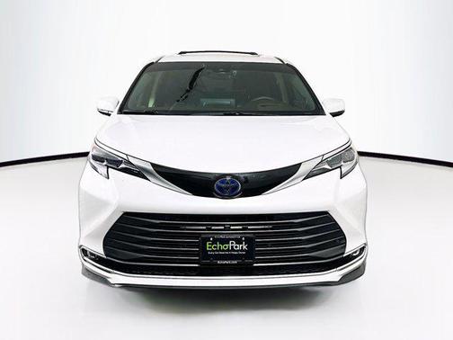 2022 Toyota Sienna Platinum 7 Passenger
