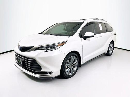 2022 Toyota Sienna Platinum 7 Passenger