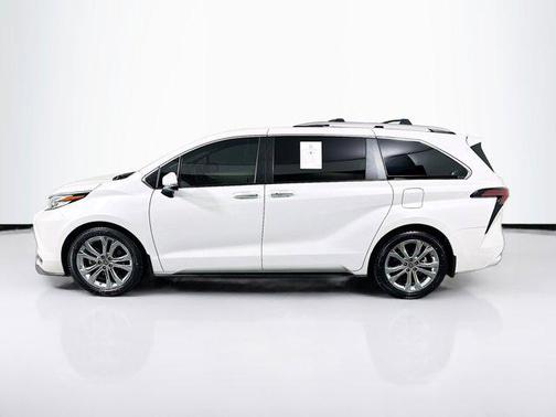 2022 Toyota Sienna Platinum 7 Passenger
