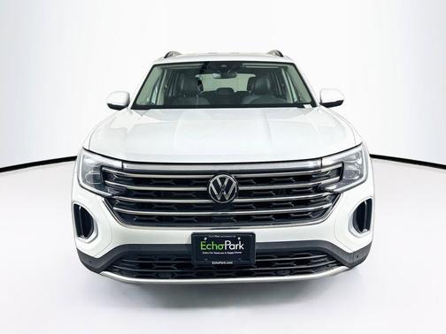 Pure White 2024 Volkswagen Atlas 2.0T SE w/Technology 4MOTION