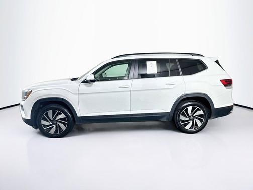 Pure White 2024 Volkswagen Atlas 2.0T SE w/Technology 4MOTION
