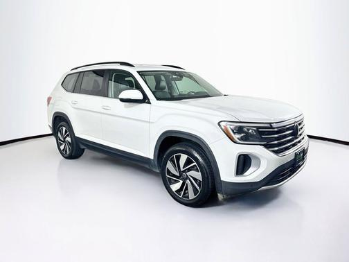 Pure White 2024 Volkswagen Atlas 2.0T SE w/Technology 4MOTION