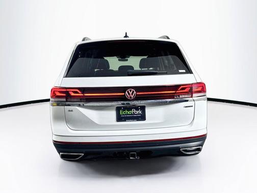 Pure White 2024 Volkswagen Atlas 2.0T SE w/Technology 4MOTION