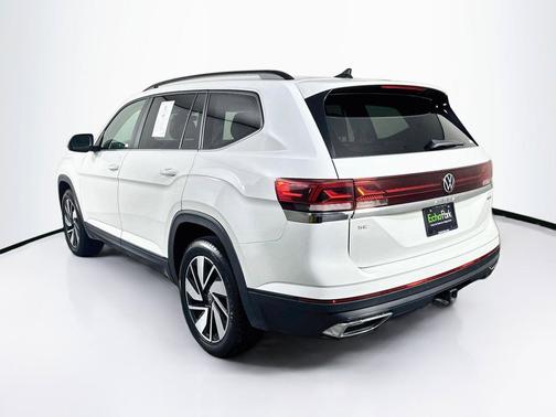 Pure White 2024 Volkswagen Atlas 2.0T SE w/Technology 4MOTION