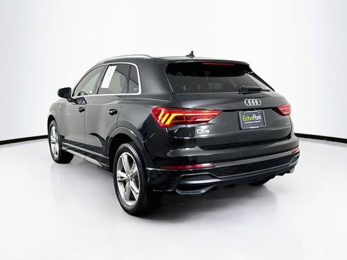 Mythos Black Metallic 2019 Audi Q3 S line Premium