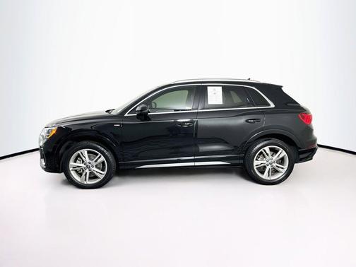 Mythos Black Metallic 2019 Audi Q3 S line Premium