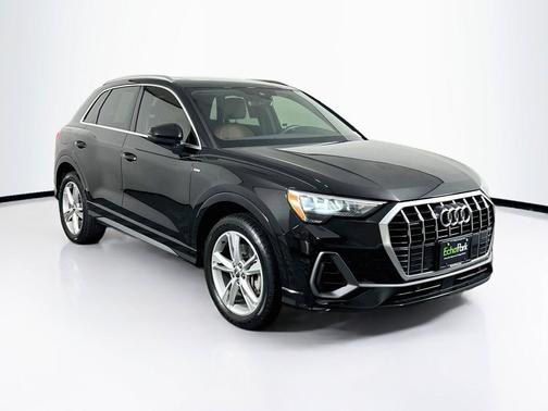 Mythos Black Metallic 2019 Audi Q3 S line Premium