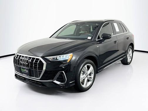 Mythos Black Metallic 2019 Audi Q3 S line Premium