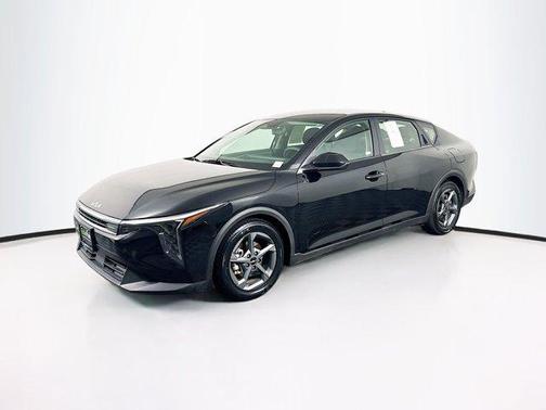 Aurora Black Pearl 2025 Kia K4 LXS