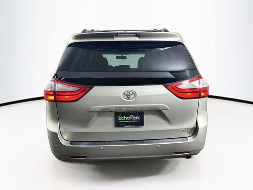 Creme Brulee Mica 2016 Toyota Sienna XLE Premium
