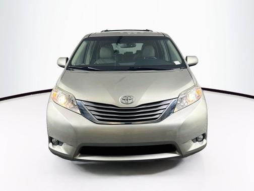 Creme Brulee Mica 2016 Toyota Sienna XLE Premium