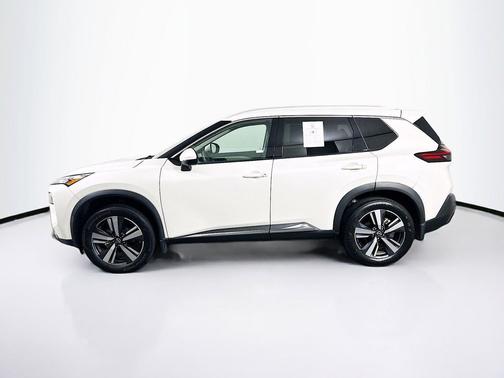 Pearl White Tricoat 2023 Nissan Rogue SL