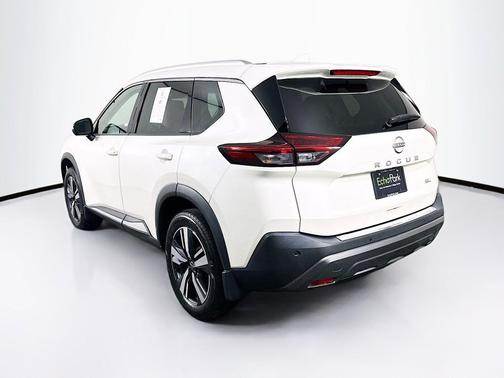 Pearl White Tricoat 2023 Nissan Rogue SL