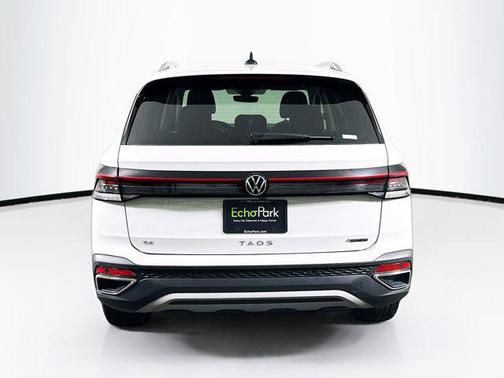 Pyrite Silver Metallic 2025 Volkswagen Taos SE