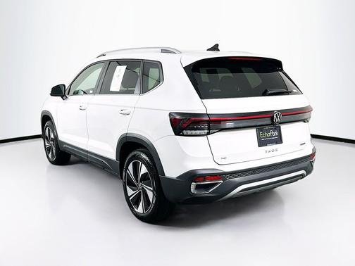 Pure White 2025 Volkswagen Taos SE