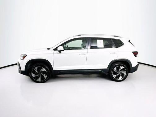 Pyrite Silver Metallic 2025 Volkswagen Taos SE