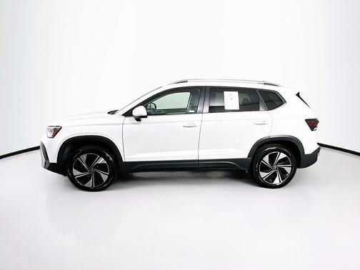 Pure White 2025 Volkswagen Taos SE