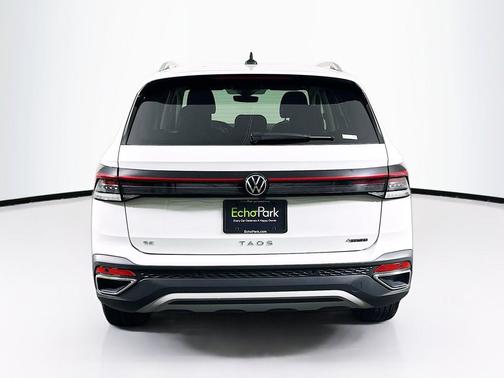 Pure White 2025 Volkswagen Taos SE