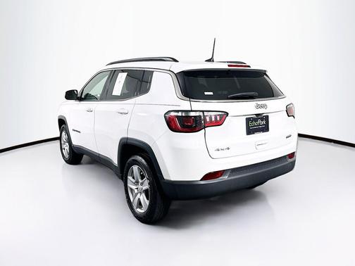 Bright White Clearcoat 2022 Jeep Compass Latitude