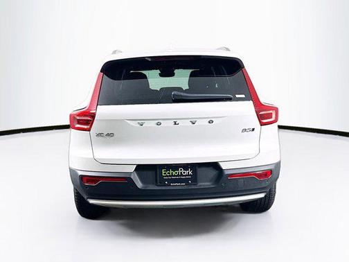 2025 Volvo XC40 Core Bright Theme