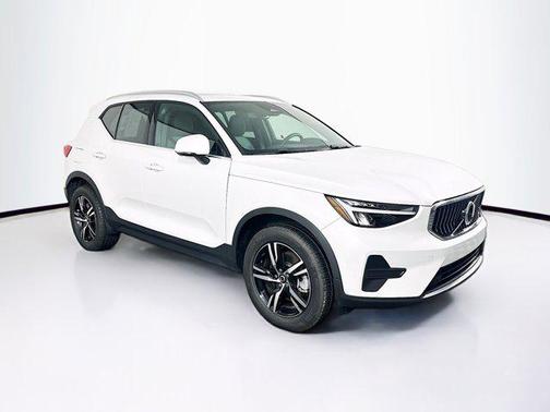 2025 Volvo XC40 Core Bright Theme