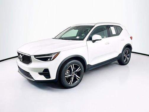 2025 Volvo XC40 Core Bright Theme
