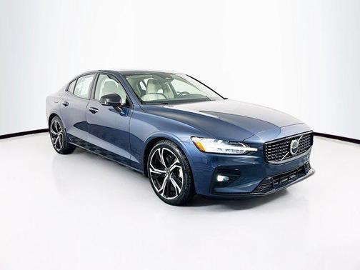 2024 Volvo S60 Core Dark Theme