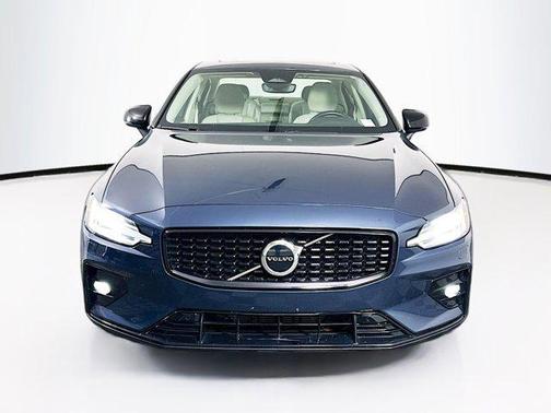 2024 Volvo S60 Core Dark Theme