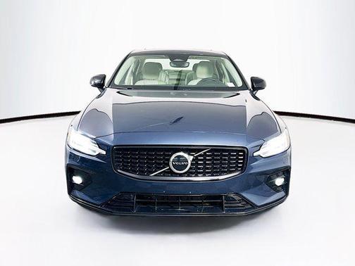 2024 Volvo S60 Core Dark Theme