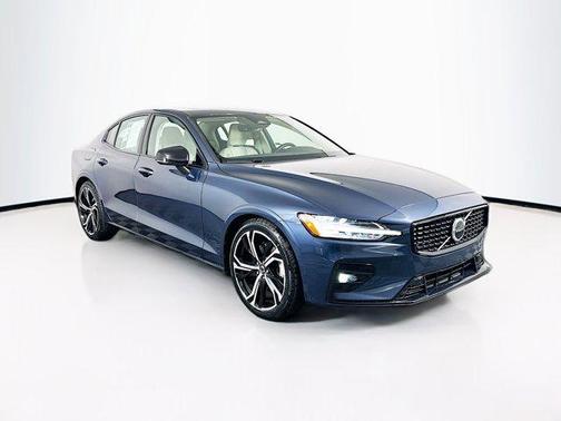 2024 Volvo S60 Core Dark Theme