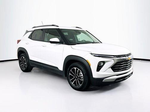 Summit White 2025 Chevrolet Trailblazer LT