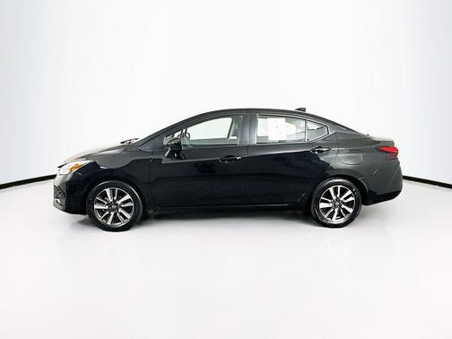 Super Black 2025 Nissan Versa 1.6 SV